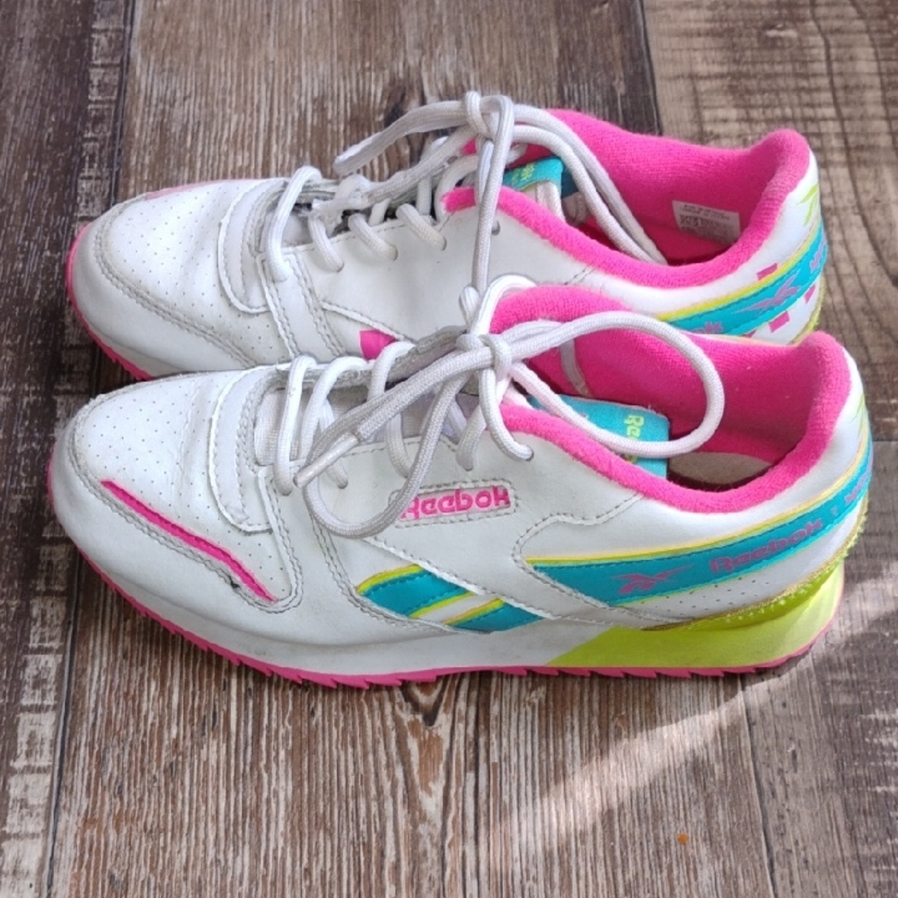 Reebok White and Pink Sneakers with Retro Styling